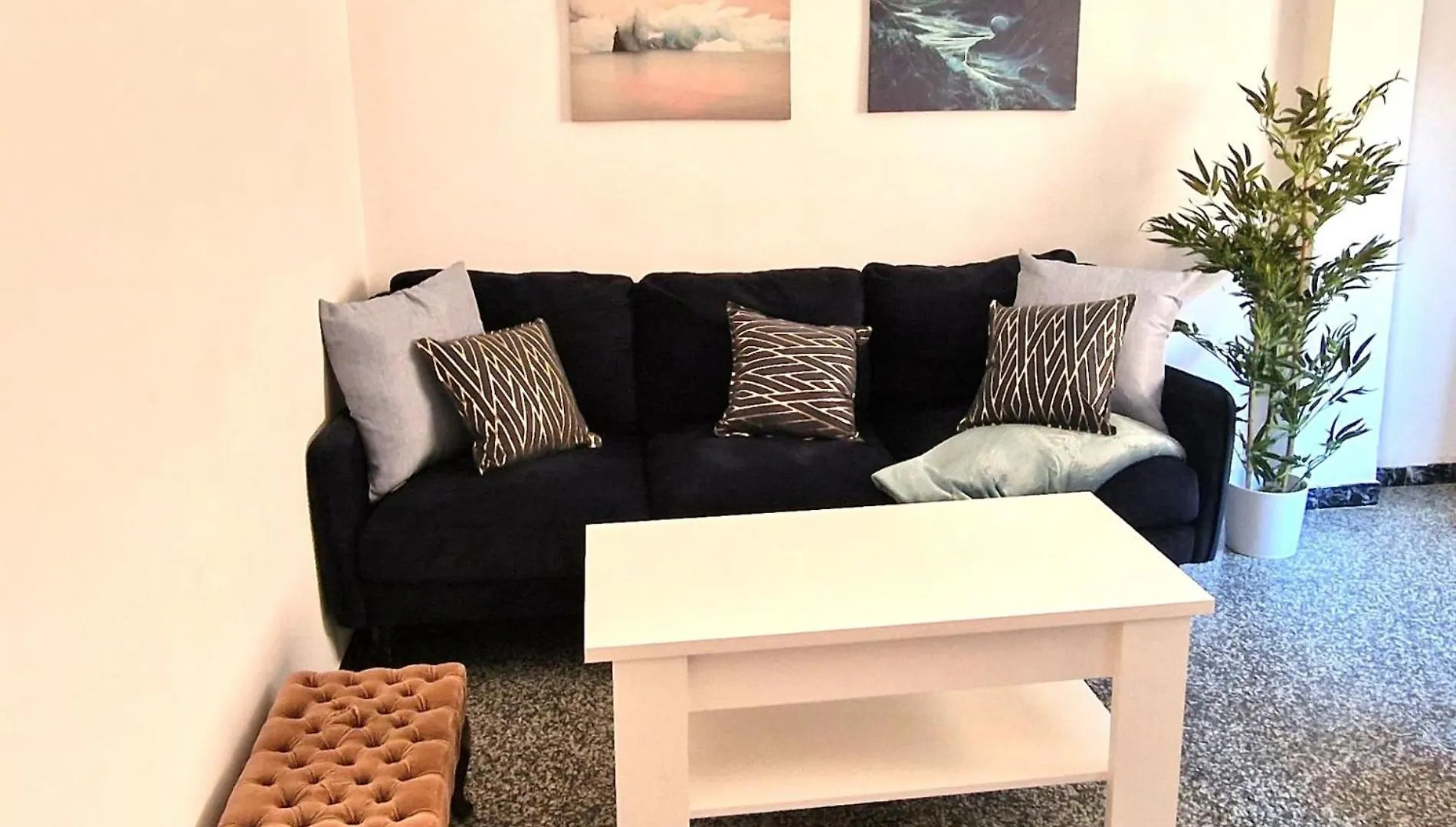 פואנגירולה Urban Escape 2Br Spanish Style